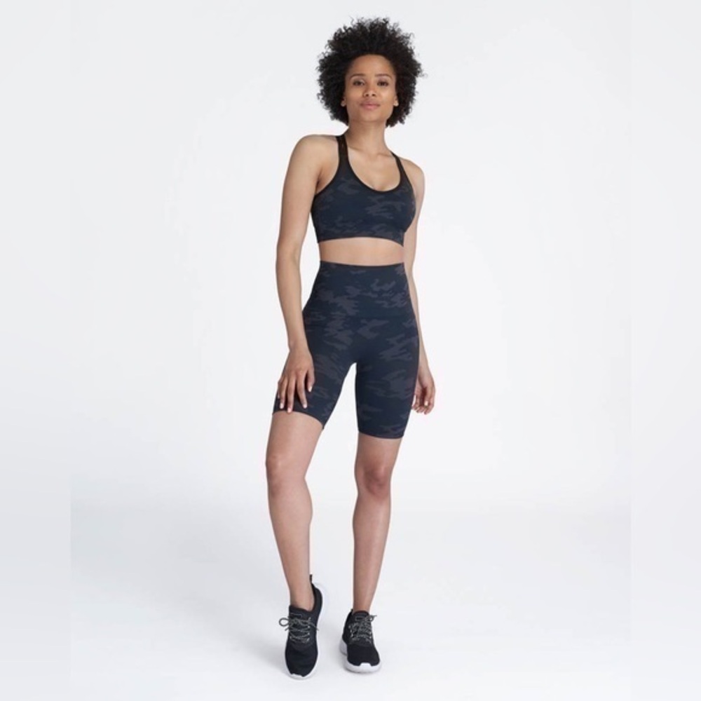 SPANX Women's Look at me Now Seamless Bike Shorts Black Camo Leggings Small